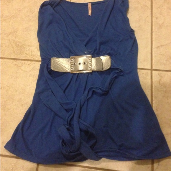 Blue sleeve less top