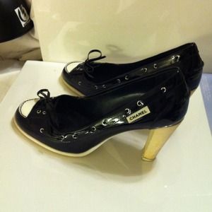 AUTHENTIC CHANEL SIZE 41 or US 11 women shoes.