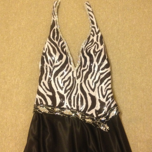 ✂Price Cut✂ TonyBowls Evening Dress