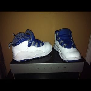 Boys shoes, sizes 7.5-8.5, price neg in bulk