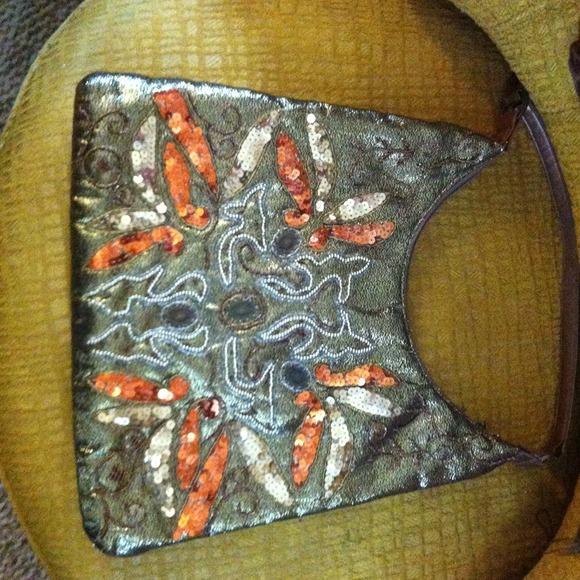~~~Pretty sequence n beaded gold shiny purse~~~ - Picture 1 of 2
