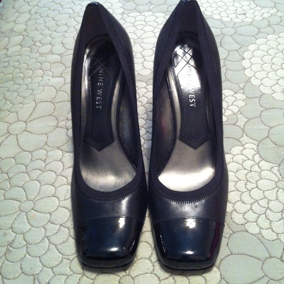 Nine West Black Cap Toe Heels Size 8.5 - Picture 1 of 4