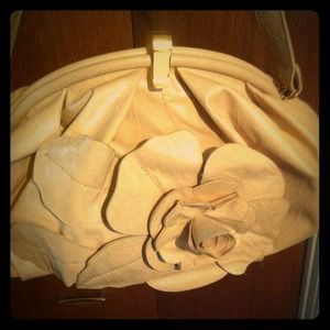 Jessica Simpson Handbags - 💥💥REDUCED💥💥Jessica Simpson flower purse Jessica Simpson Handbags - 💥💥REDUCED💥💥Jessica Simpson flower purse