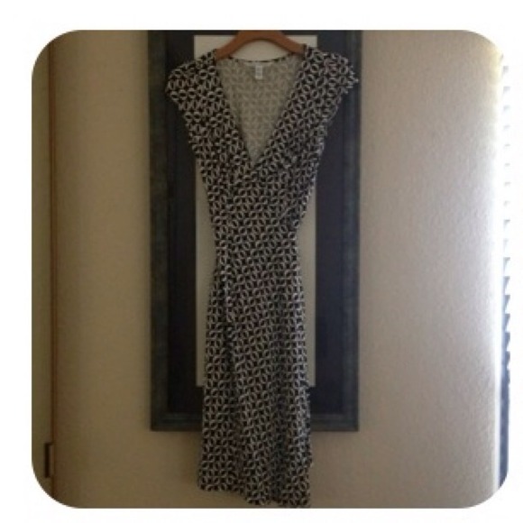 Diane von Furstenburg Dresses & Skirts - 💦SOLD💦 DVF Chic Wrap Dress