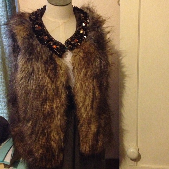 Express Tops - Faux fur vest