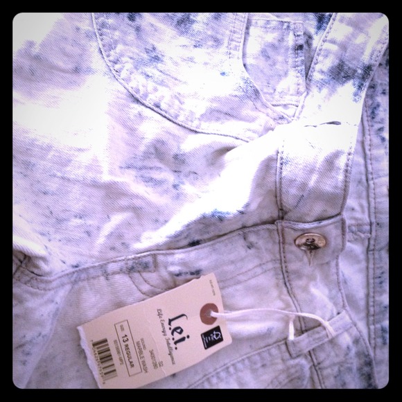 Lei jean shorts nwt