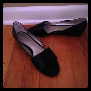 Black size 10 with a small wedge by Liz&Co