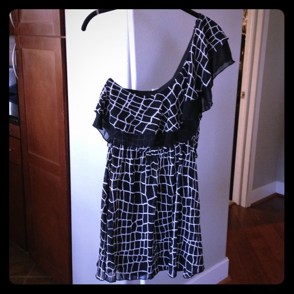 One shoulder dress