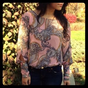 boutique Tops - Very chic print blouse with cuff detail🎀 boutique Tops - Very chic print blouse with cuff detail🎀
