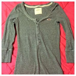 Gray Hollister top.