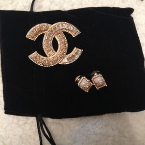 🚫Sold🚫Chanel vintage brooch and earrings