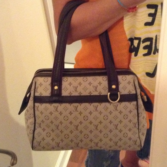 Louis Vuitton Handbags - 🌷Authentic Louis Vuitton Josephine PM Louis Vuitton Handbags - 🌷Authentic Louis Vuitton Josephine PM