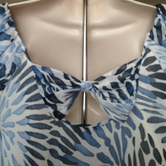 Gorgeous blouse! - Picture 2 of 2