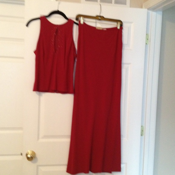 Beautiful two piece outfit!