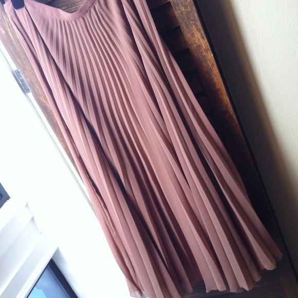 SOLD! Zara Midi-length Pleated Skirt - Picture 2 of 4
