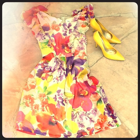 ****SOLD***Beautiful Dress !!!