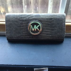 Authentic Michael Kors Fulton wallet