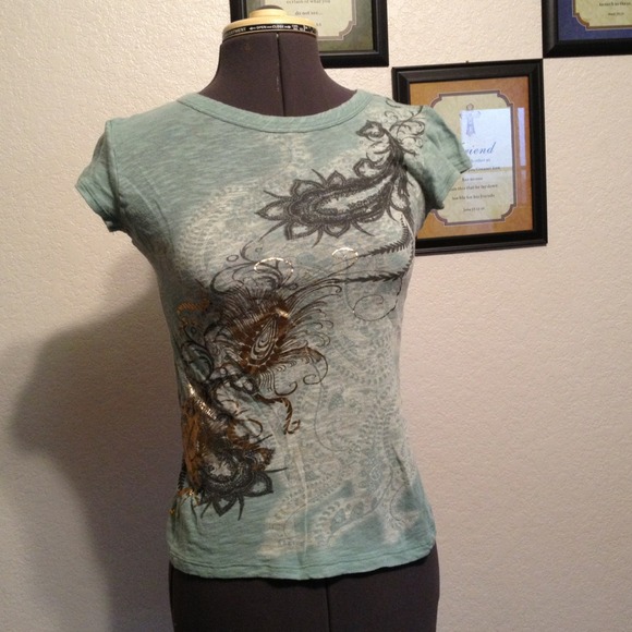 Super cute green detailed shirt