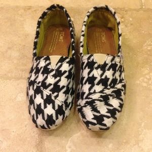 houndstooth toms 7.5