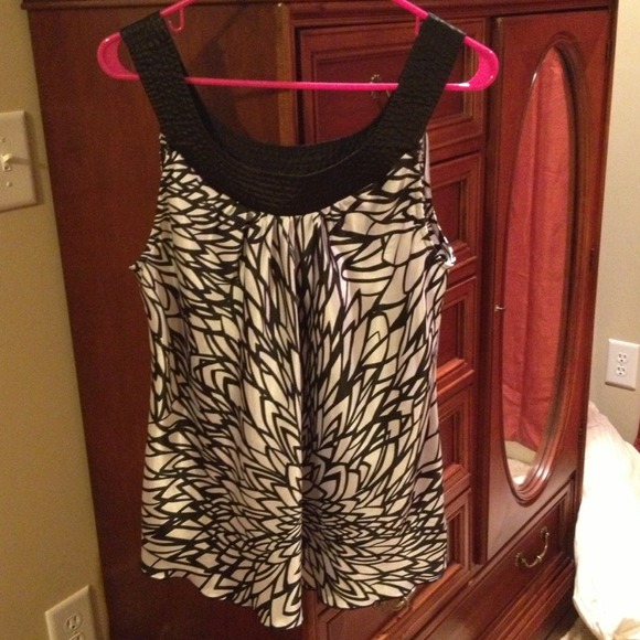 Tops - Black and white dressy tank