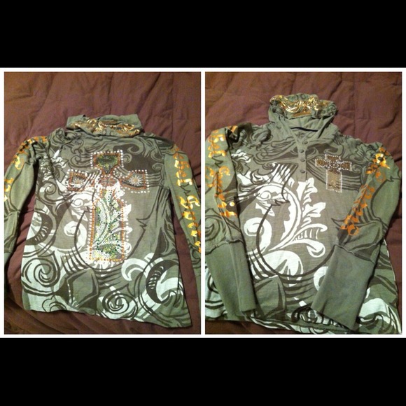 Hooded shirt