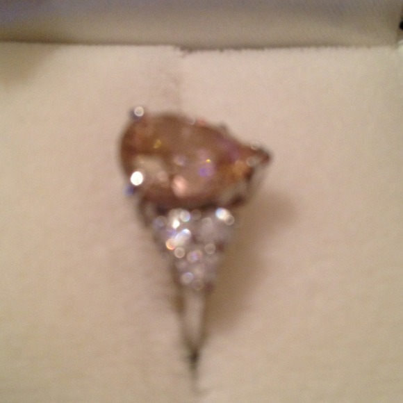 Beautiful ring 💍💕💕 - Picture 2 of 2