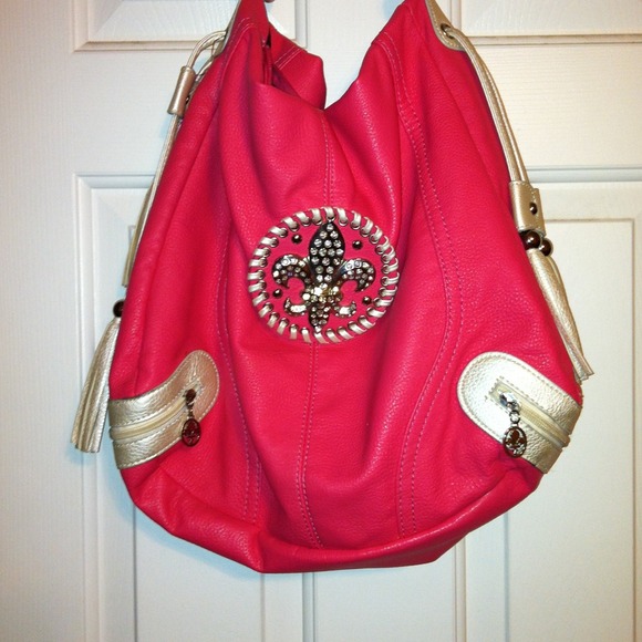 Adorable hot pink purse.!! Fleur de lis.!!