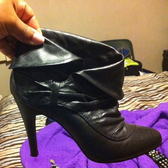 Sold!!!!REDUCED! Report booties - Picture 1 of 4
