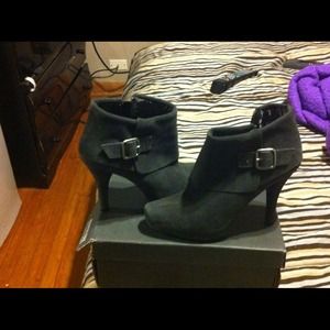 Kenneth Cole Gray Boots