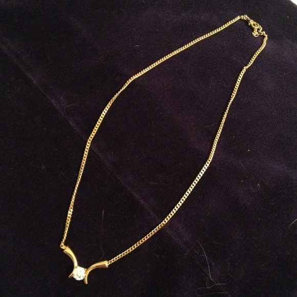 Necklace with cubic zirconia diamond