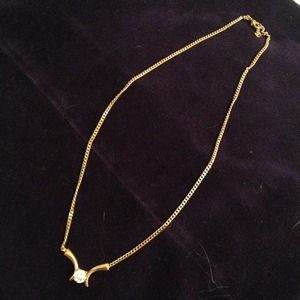 Necklace with cubic zirconia diamond