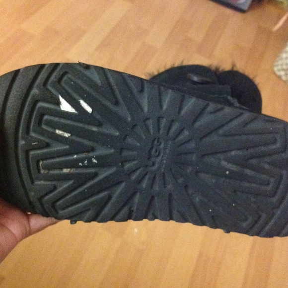 100% Authentic Bailey Button Australia Ugg - Picture 2 of 3