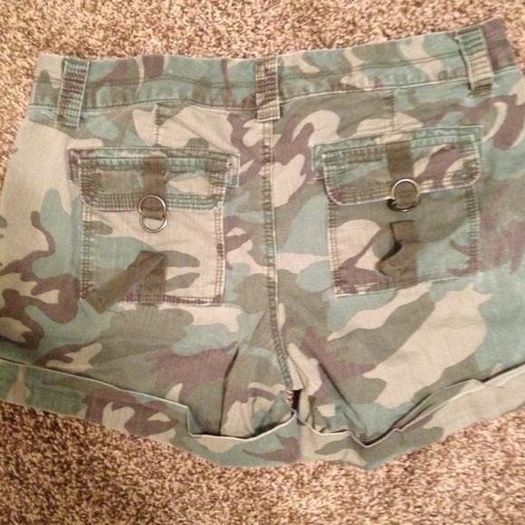 Camo shorts - Picture 3 of 3