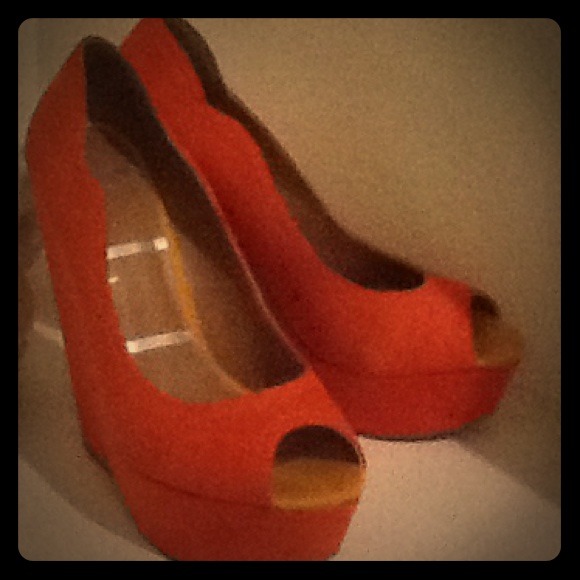 Elle wedges