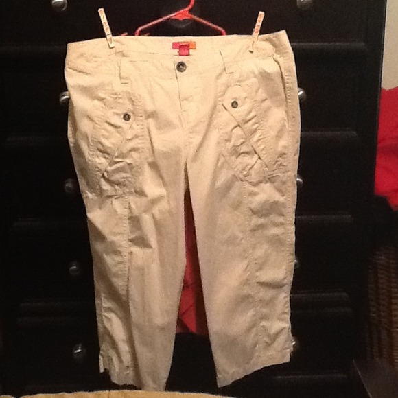 Light capris
