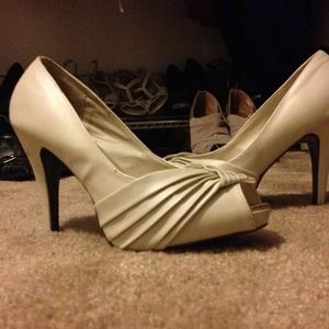 Criss cross peep toe heels