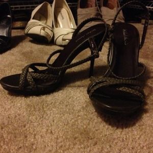 Sexy strappy heels!