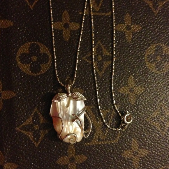 18k gold plated SS with mother pearl pendant
