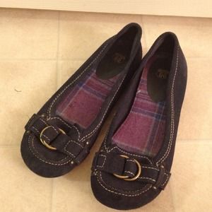 Navy blue flats!