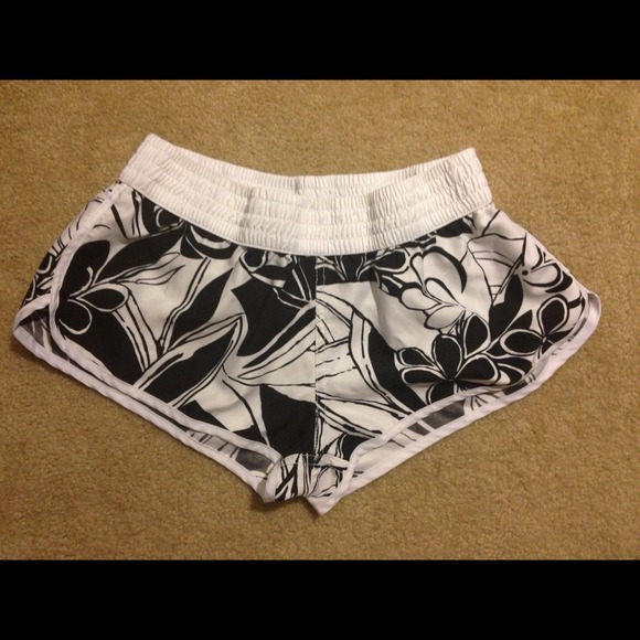 🔴Sold🔴2 pair of size small swim/bed shorts