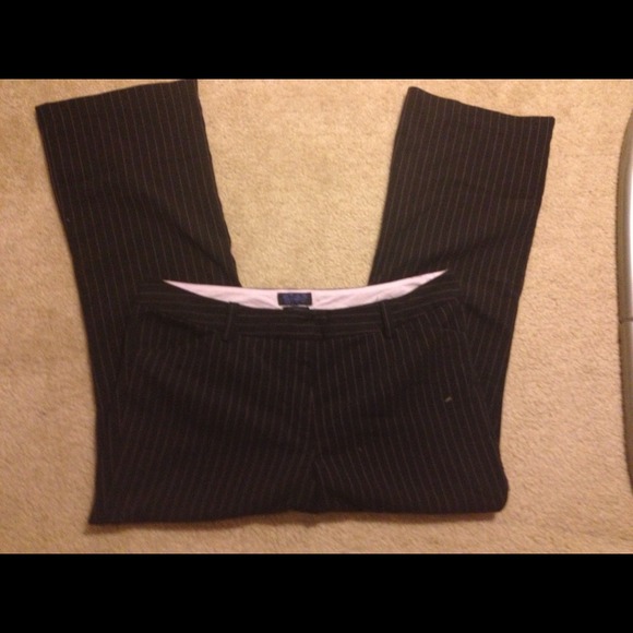 🔴Sold🔴Black with light pink pinstriped pants