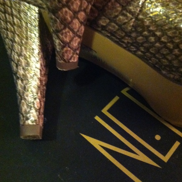 Snake print pumps ✂✂sale today only $15!!!! - Picture 2 of 2