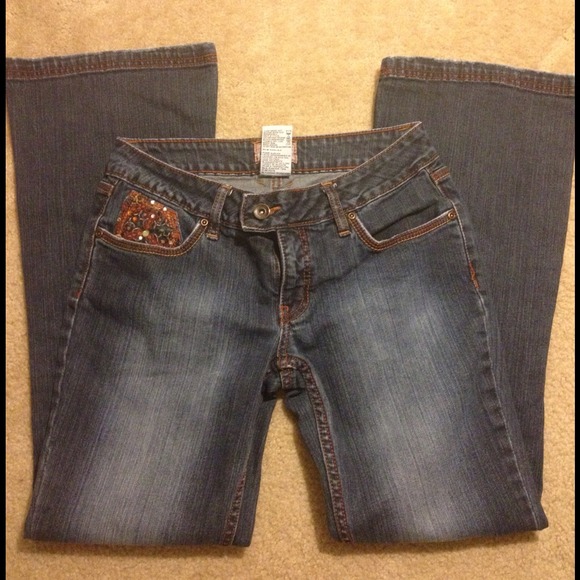 🔴Sold🔴Beautifully accented jeans