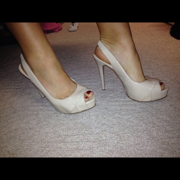 Guess peep toe pumps