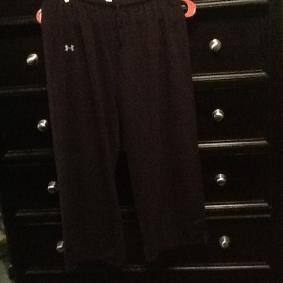 Under Armour cropped black pants