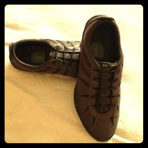 Reduced.  Brown leather yoga shoe