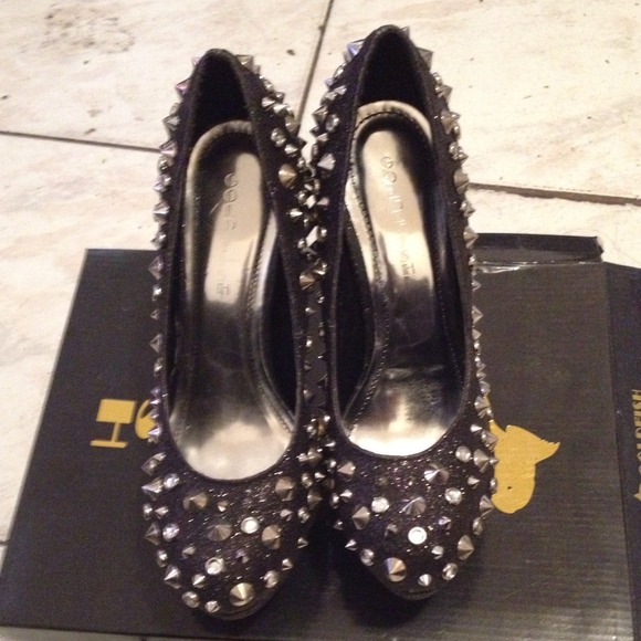 💥TRADED💥 Black & Silver Glitter Spike Shoes