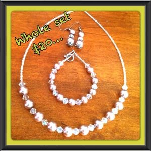 Necklace, earrings and bracelet