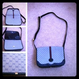 Gucci Handbags - š¦Reserved Clara š¦ Vintage Gucci messenger Gucci Handbags - š¦Reserved Clara š¦ Vintage Gucci messenger
