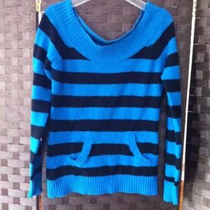 Black blue striped op sweater with front pocket